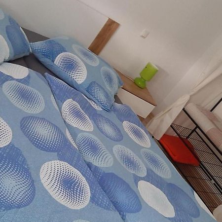 Feriendomizil-Roger-Wohnung-1 Leipzig Bagian luar foto